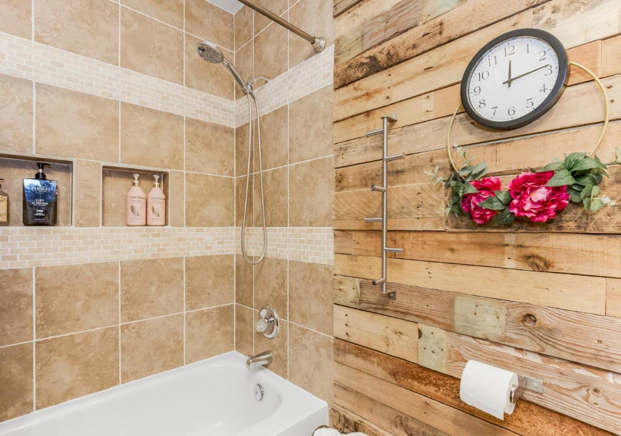 Becky & Marvels 420 Stay - Private Room Kansas City Extérieur photo