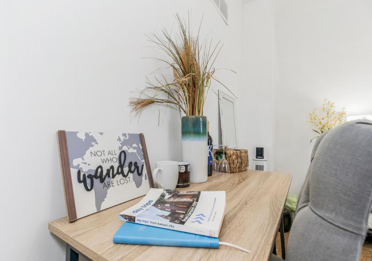 Becky & Marvels 420 Stay - Private Room Kansas City Extérieur photo