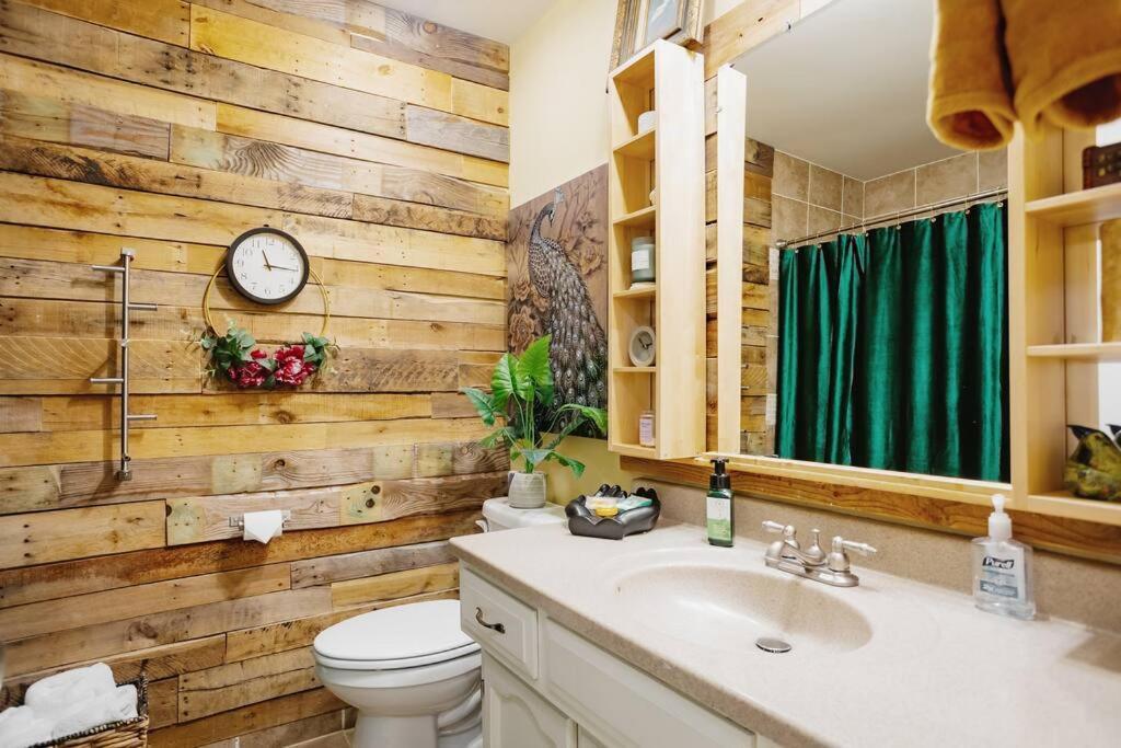 Becky & Marvels 420 Stay - Private Room Kansas City Extérieur photo